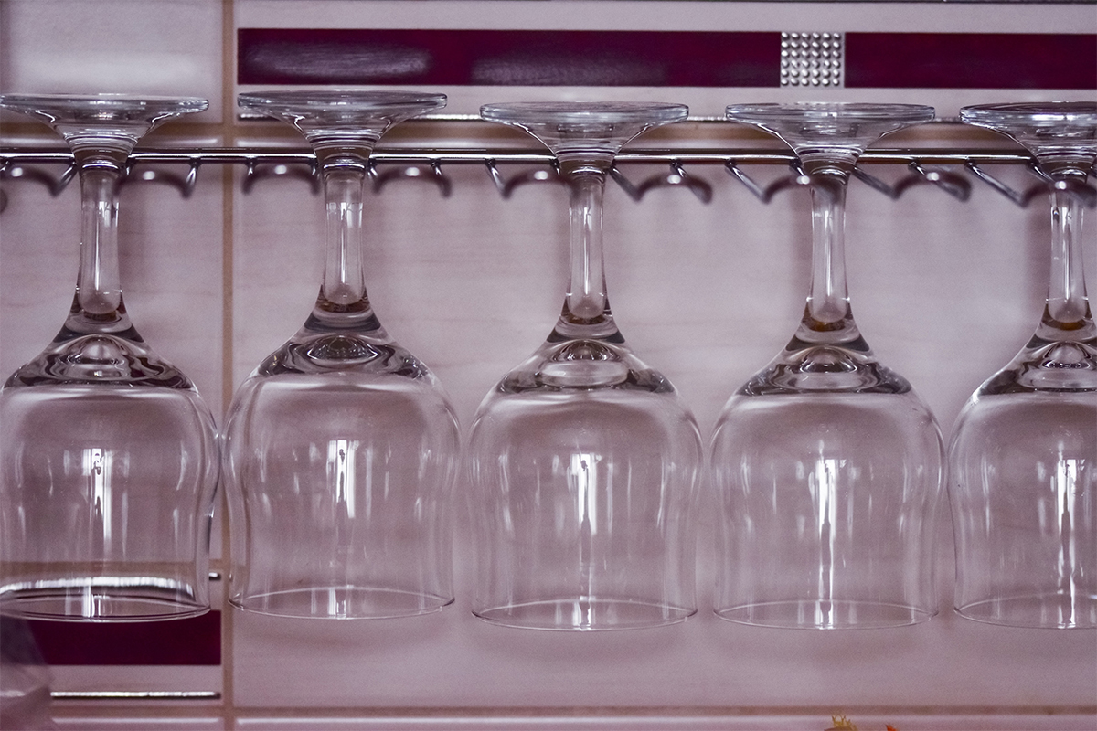 Floating wine glass rack 