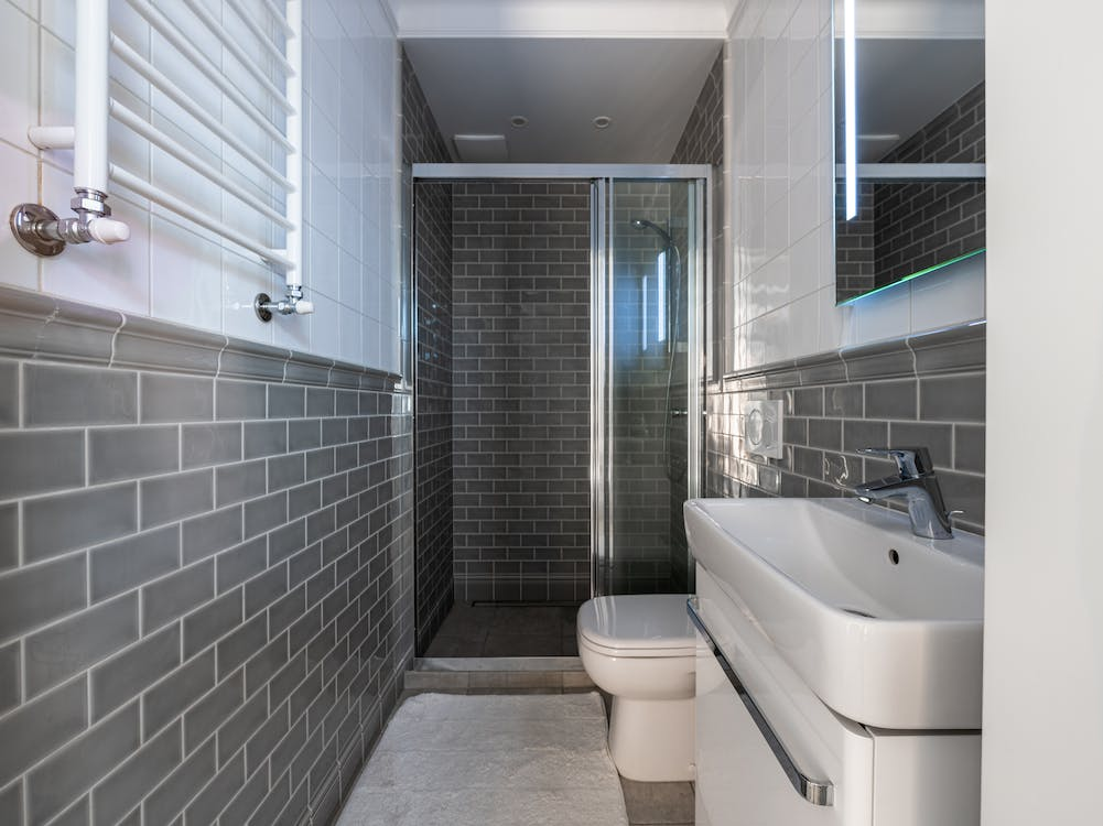 Glass shower door 