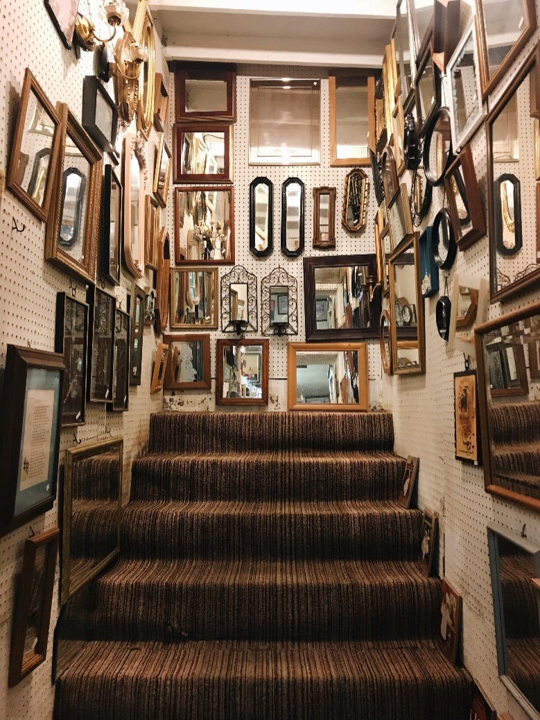 Different shapes and designs of mirrors