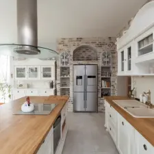 Etched vs. Frosted Glass: Which One Will Work Better For Your Kitchen Cabinetry?